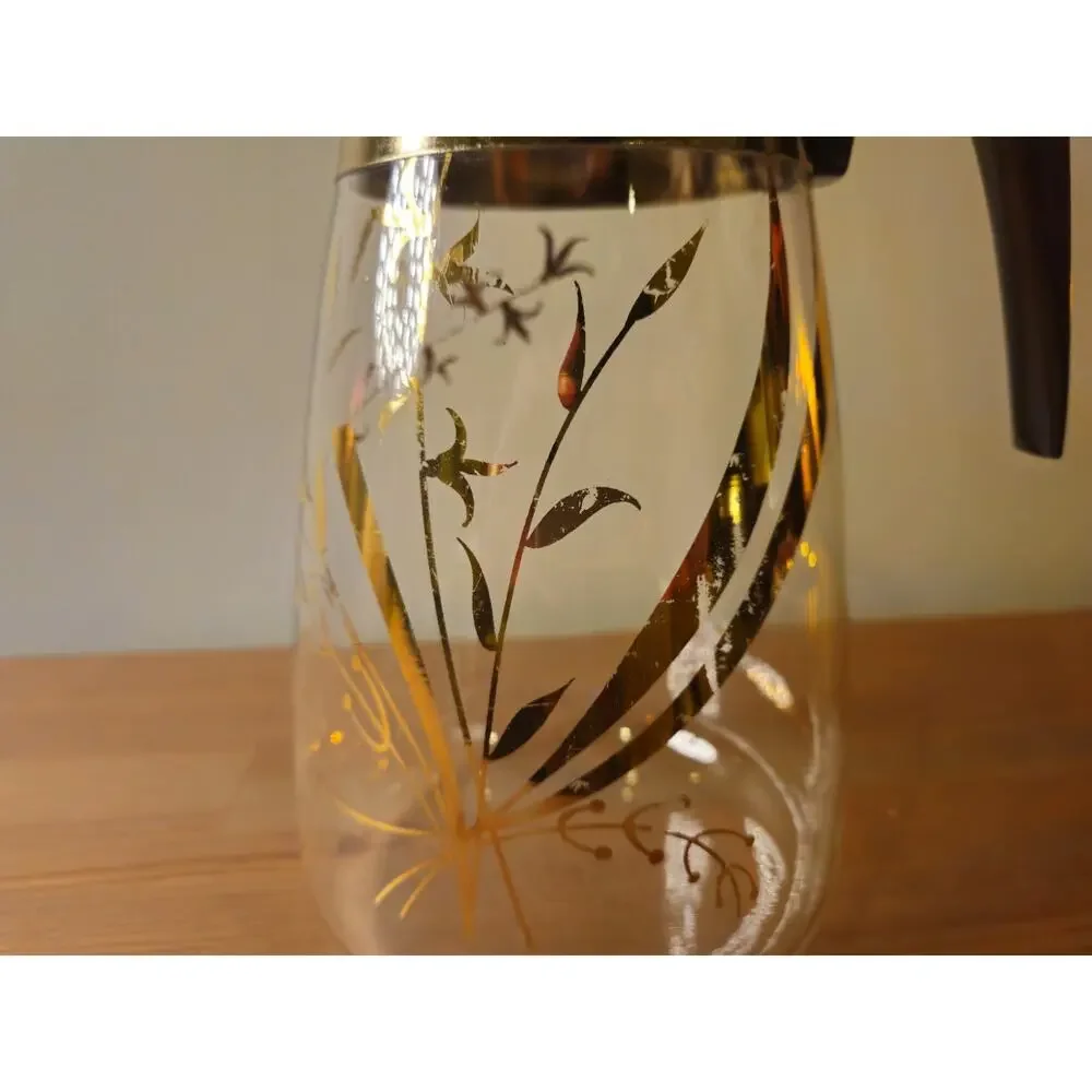 Pyrex 1960's Vintage 8 Cup Flower Design Carafe and Lid